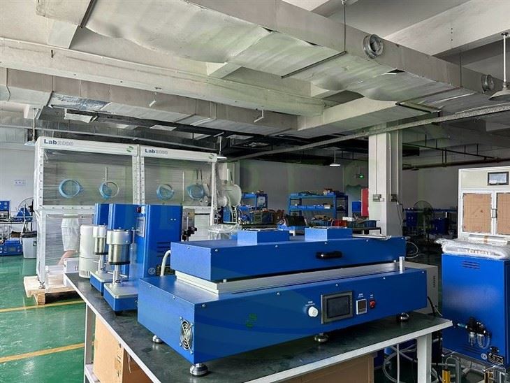 Glove Box With Gas Purification System