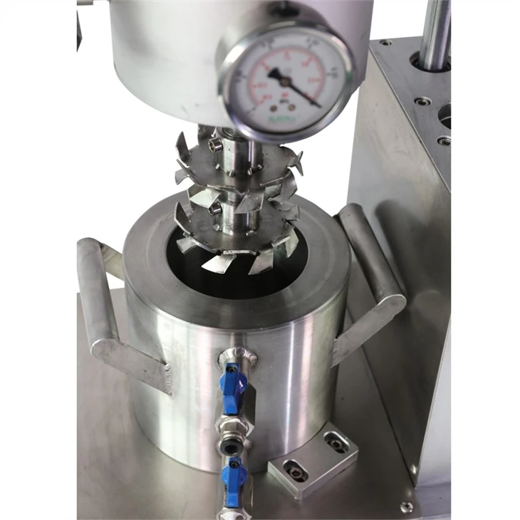 Vacuum mixer